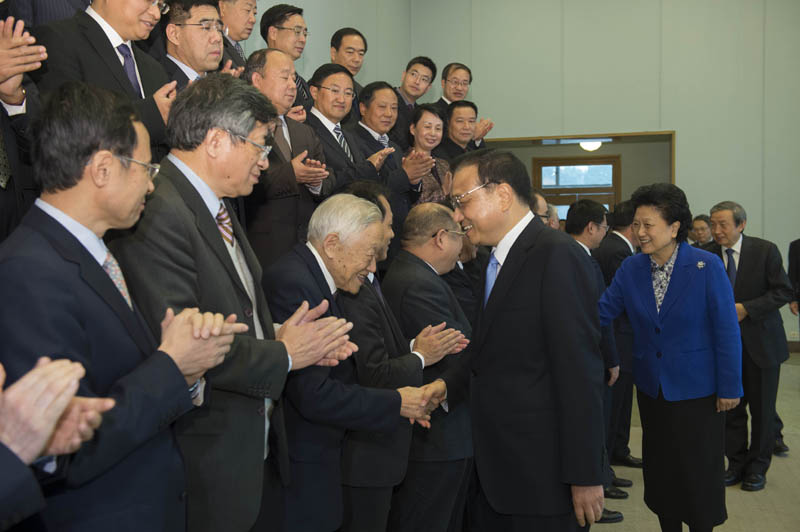 11月30日，中共中央政治局常委、國務(wù)院總理李克強(qiáng)在北京會(huì)見中國博士后青年創(chuàng)新人才座談會(huì)代表，并發(fā)表重要講話。