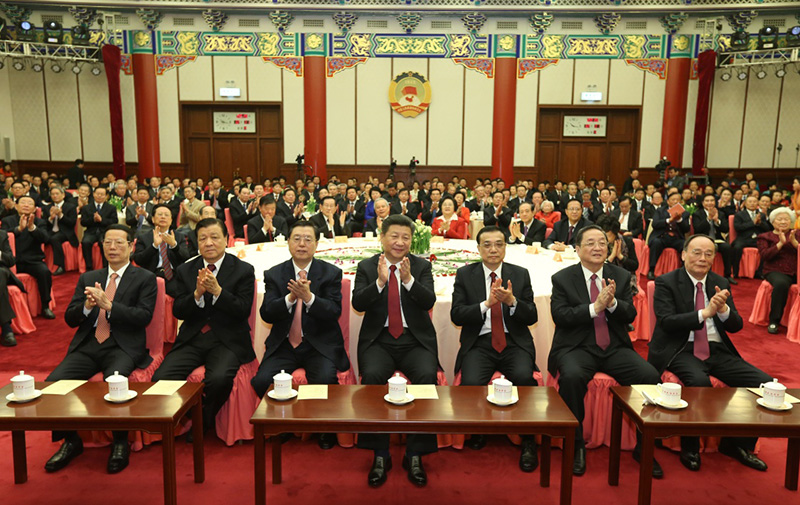 12月31日，全國政協(xié)在北京舉行新年茶話會。黨和國家領(lǐng)導(dǎo)人習(xí)近平、李克強(qiáng)、張德江、俞正聲、劉云山、王岐山、張高麗出席茶話會并觀看演出。